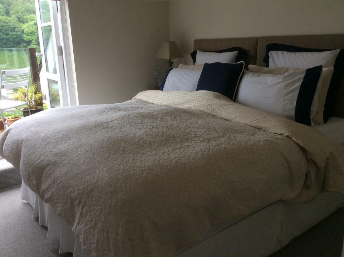 Compass Rose Bed and Breakfast Dartmouth Eksteriør billede